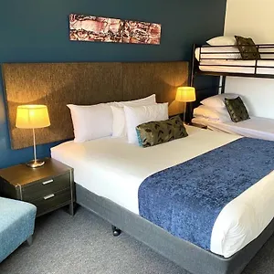 https://golden-age-motor-inn.hotels-canberra.com