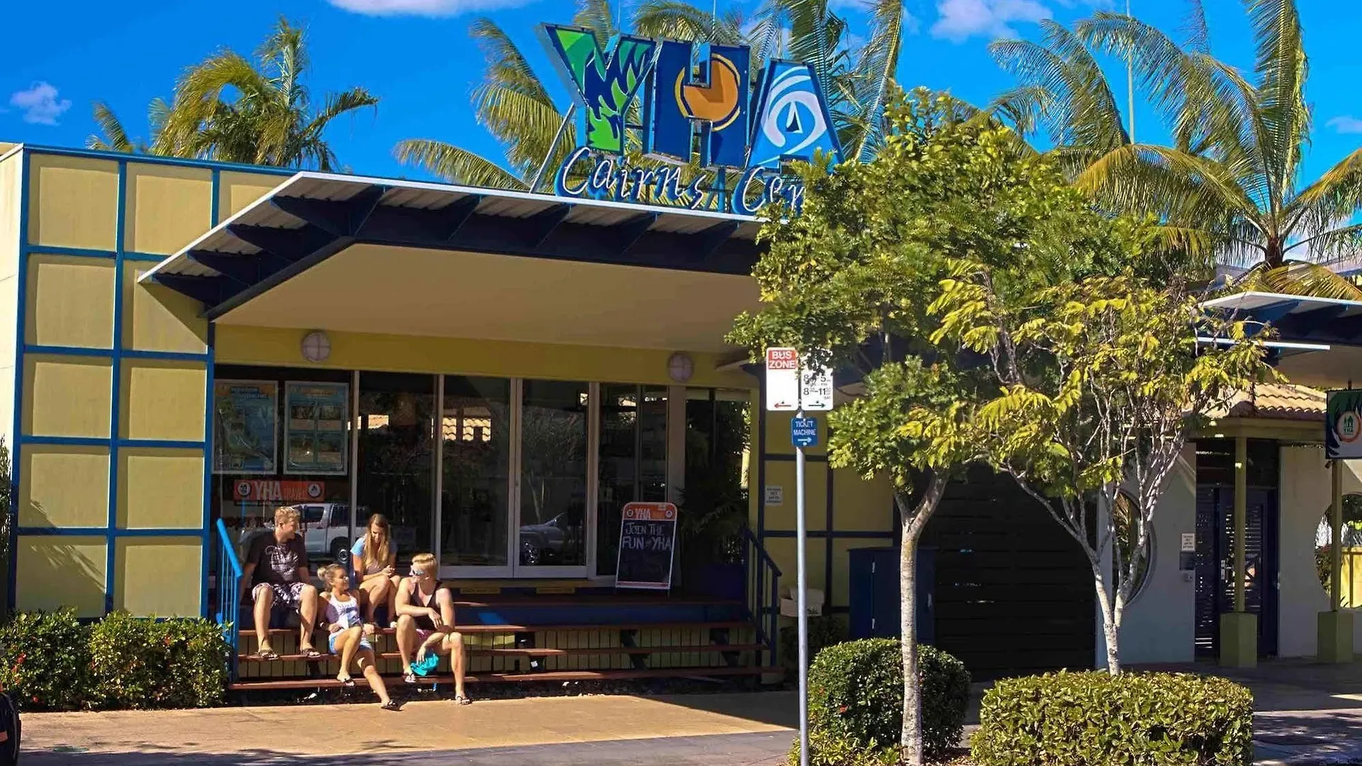 Yha Cairns Central 0*,